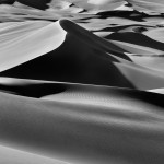 Большие песчаные дюны между Альберг и Мерзуга, Тадрарт. К югу от Джанет, Алжир. 2009 
(c) Себастио Сальгадо / Amazonas images