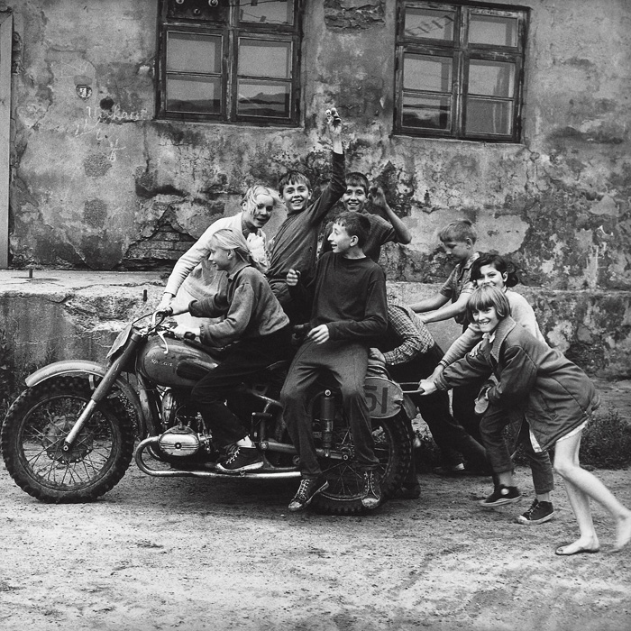 Антанас Суткус. Первые  литовские байкеры. Клайпеда. 1974. Antanas Sutkus. First Lithuanian Bikers. Klaipeda. 1974